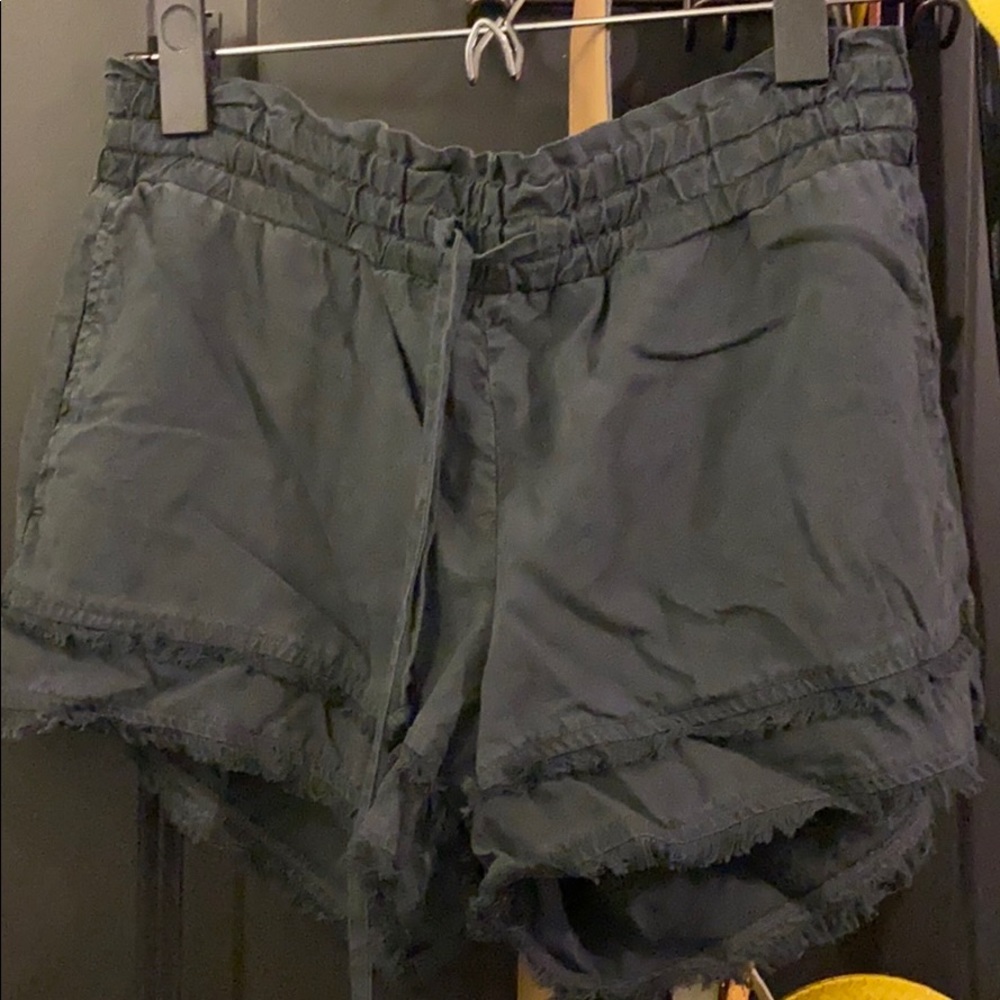 Bella Dahl Frayed Shorts - Picture 4 of 5